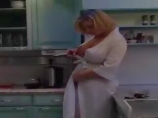 Ma belle-mère en la cuisine tôt matin hotmoza: sexe film 11 | xhamster