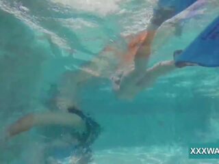 Swell brunette hoer snoep swims onderwater, porno 32