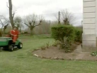 Vui thích retro cây mun nét đẹp fucked lược trên các tractor