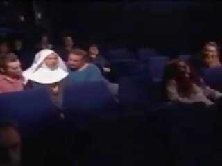 A apáca fucka -ban a mozi
