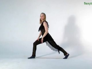 Sofya belaya 色情书刊 gymnastics 和 splits