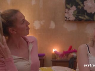 Ersties - 4 csodálatos lányok van gőzölgő leszbikus trágár videó együtt