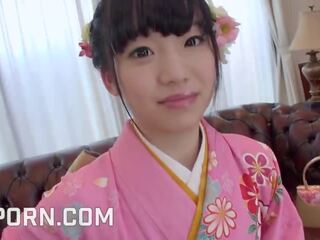 18yo японки млад жена облечен в кимоно като terrific духане и путка крем пай x номинално клипс vids