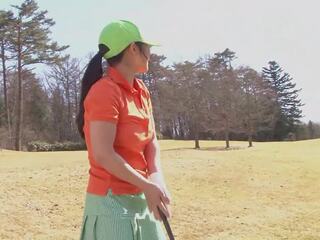 Notgeile asiatin 22 jahre bekommt tanière golflehrer tief zu | xhamster