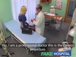 Fakehospital dun blondine neemt artsen advies volwassen klem movs