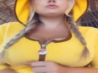 Lattazione bionda trecce trecce pikachu succhia & spiedi latte su enorme poppe rimbalzare su dildo snapchat sesso film video