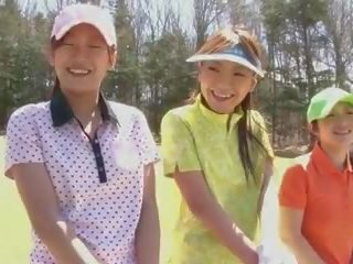 Golf spremljevalka dobi dražil in smetana s dva youngsters
