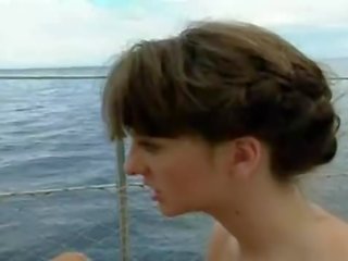 Mamalhuda lésbica prazeres em sailing iate